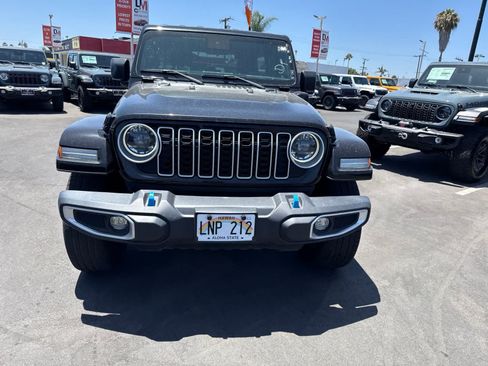 Used 2024 Jeep Wrangler Unlimited Sahara AWD/4WD image 6