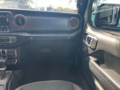 Used 2023 Jeep Gladiator Mojave w/ LED Lighting Group AWD/4WD image 8