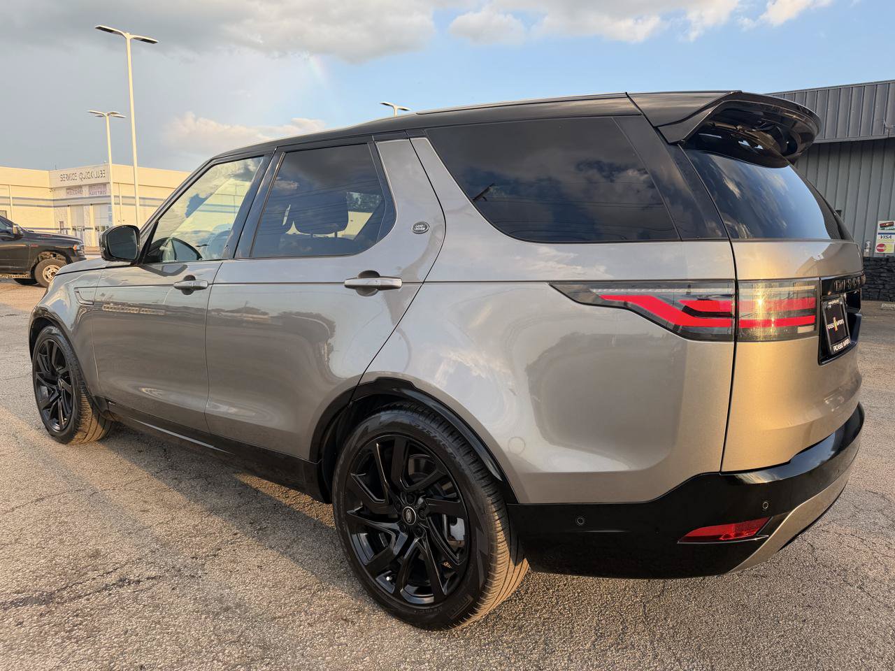 Used 2022 Land Rover Discovery HSE R-Dynamic AWD/4WD image 7