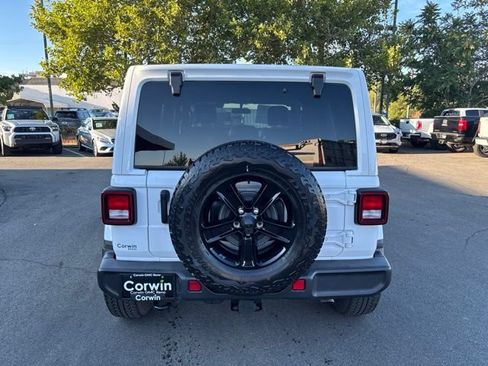 Used 2021 Jeep Wrangler Unlimited Sahara AWD/4WD image 8