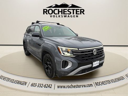 Used 2024 Volkswagen Atlas Peak Edition SE image 12