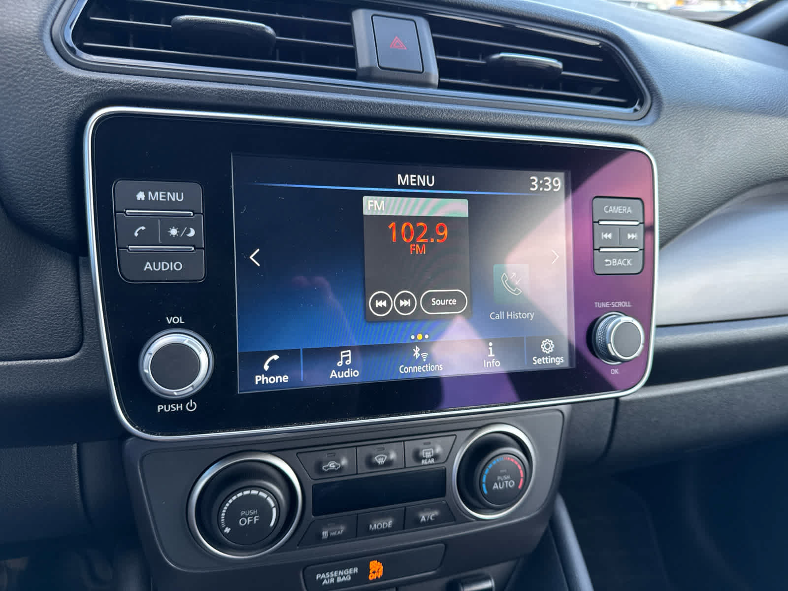 Used 2025 Nissan Leaf S FWD image 21