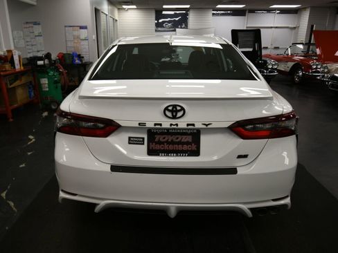 Used 2022 Toyota Camry SE w/ Carpet Mat Package (TMS) FWD image 7