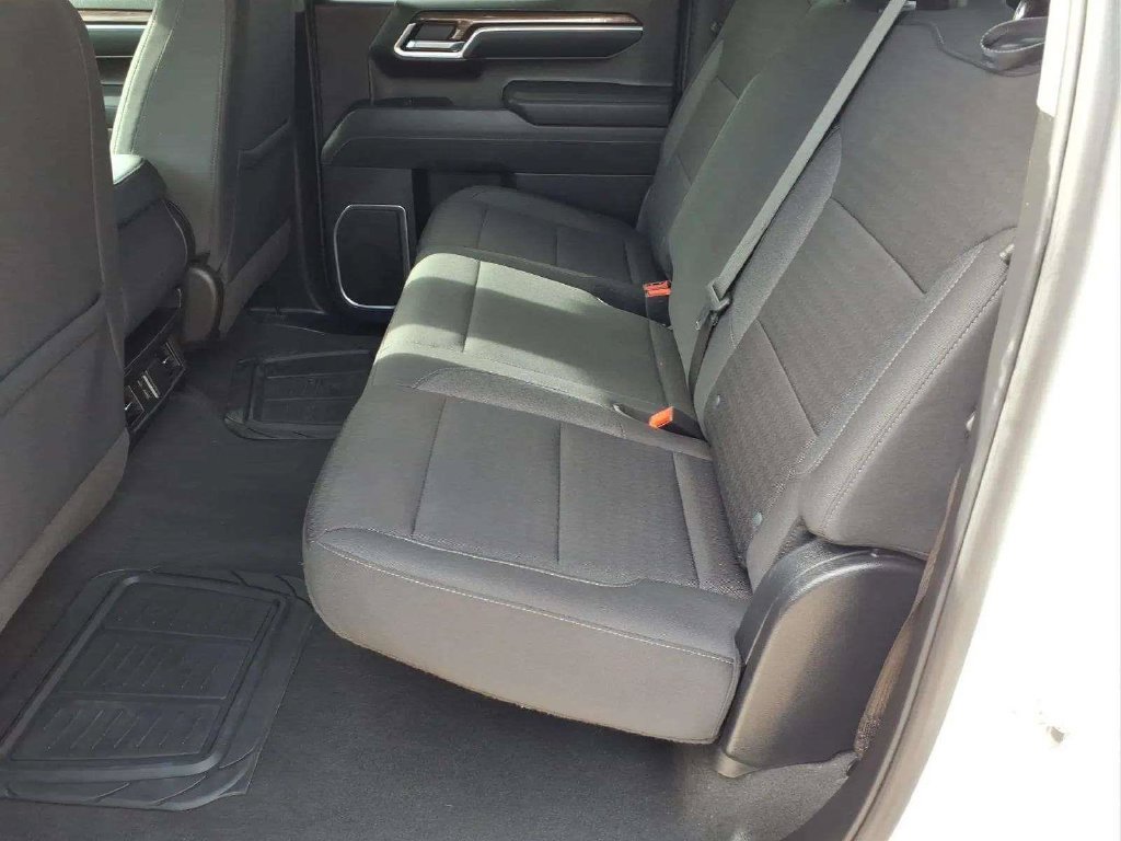 Used 2025 Chevrolet Silverado 1500 LT RWD image 12