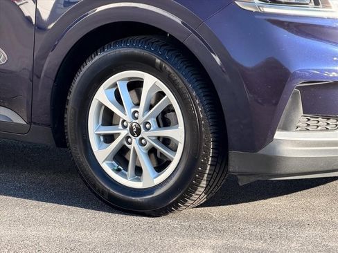 Used 2023 Kia Carnival LX FWD image 24