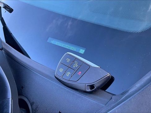 Used 2025 GMC Sierra 1500 SLT image 11