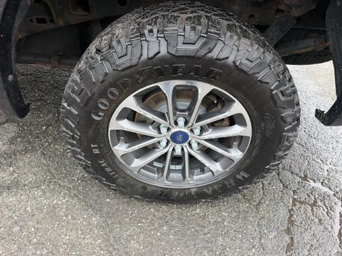 Used 2018 Ford F150 XLT w/ Equipment Group 302A Luxury AWD/4WD image 9