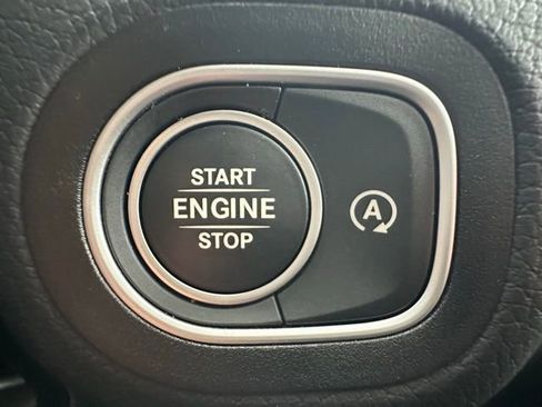 Used 2025 Mercedes-Benz GLS 450 4MATIC image 26