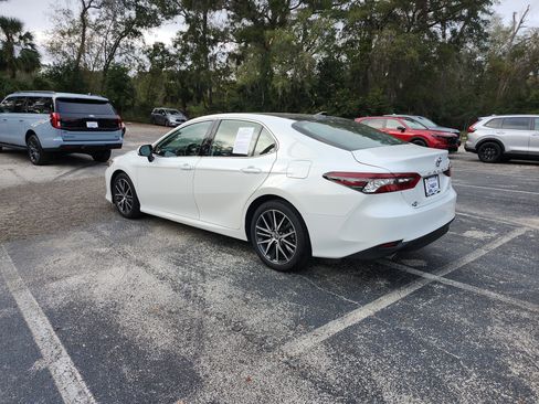 Used 2024 Toyota Camry XLE image 3