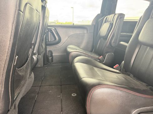 Used 2018 Dodge Grand Caravan GT FWD image 16