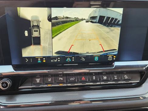 Used 2025 Chevrolet Silverado 2500 ZR2 w/ Technology Package AWD/4WD image 17