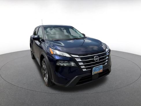 Used 2025 Nissan Rogue SV FWD image 3