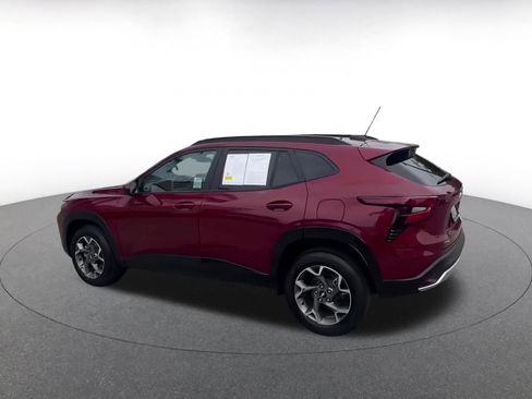 Used 2025 Chevrolet Trax LT image 10