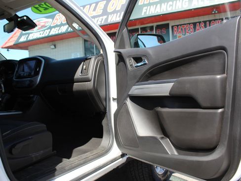 Used 2021 Chevrolet Colorado LT w/ Safety Package RWD image 18