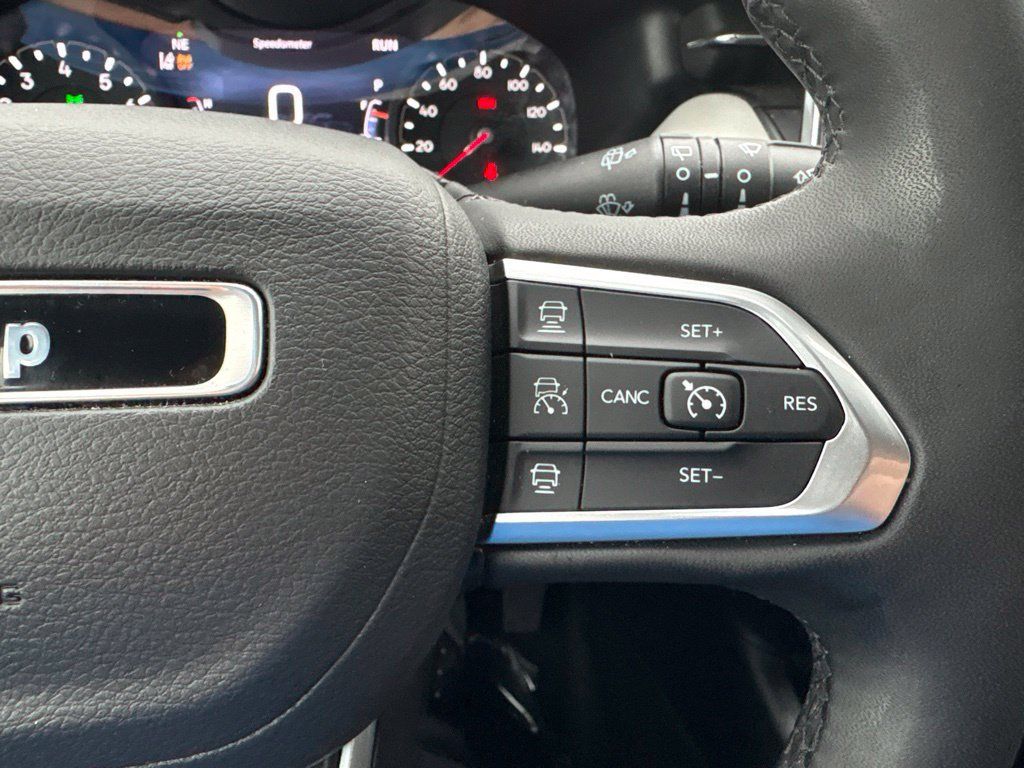 Used 2025 Jeep Compass Limited AWD/4WD image 23