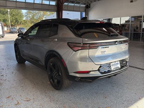 New 2026 Chevrolet Equinox EV RS image 9