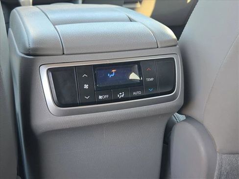 Used 2015 Toyota Highlander Limited image 16