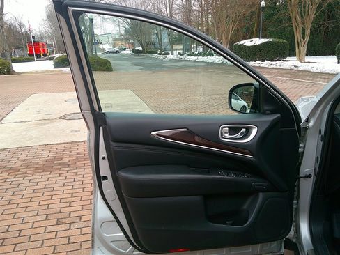 Used 2015 INFINITI QX60 Base w/ Deluxe Touring Package image 10