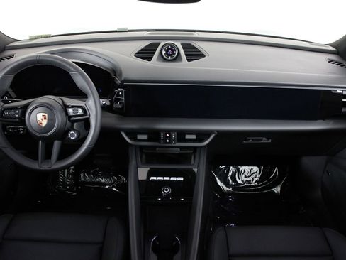 Certified 2025 Porsche Macan Electric RWD image 11