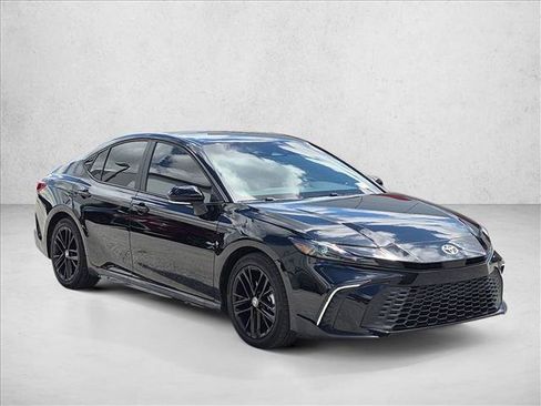 Used 2026 Toyota Camry SE FWD image 3