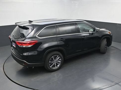 Used 2019 Toyota Highlander XLE FWD image 34