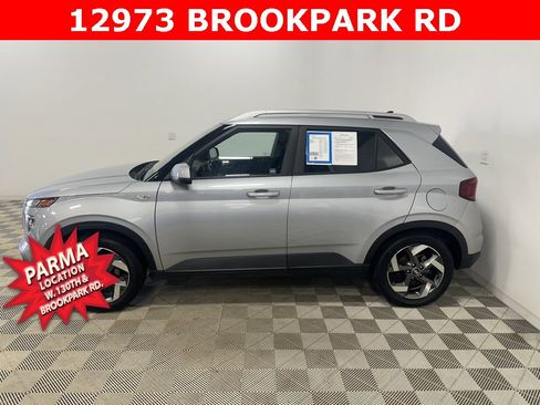 Used 2021 Hyundai Venue SEL image 6