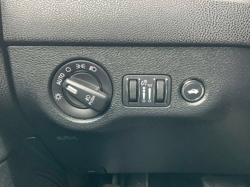 Used 2014 Chrysler 300 S AWD/4WD image 23