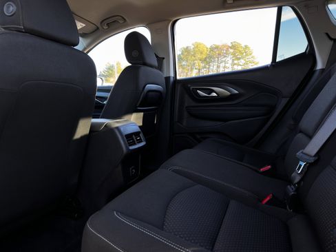 Used 2024 GMC Terrain SLE image 30