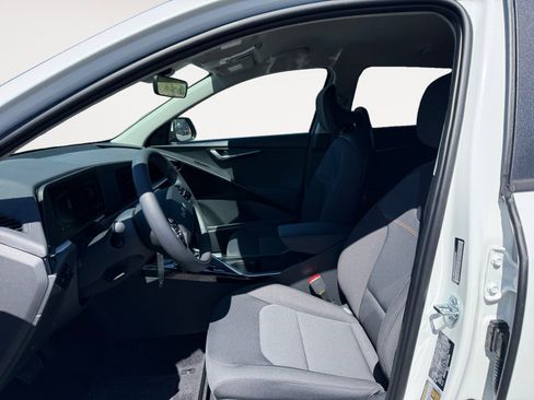 New 2026 Kia Niro LX image 10