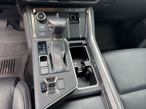 Used 2024 Lexus GX 550 w/ Accessory Package (Z1) AWD/4WD image 18
