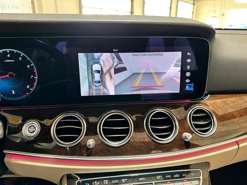 Used 2022 Mercedes-Benz E 350 E 350 4MATIC AMG Line image 10