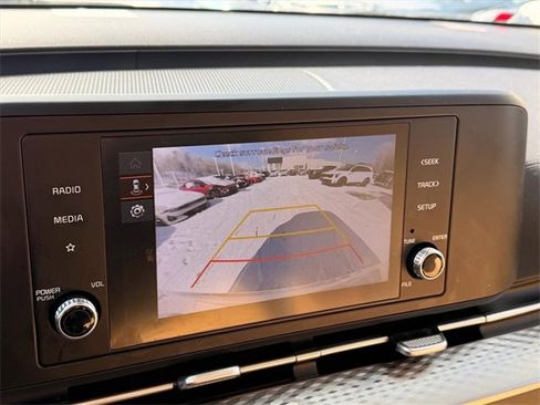 Used 2023 Kia Carnival LX image 22