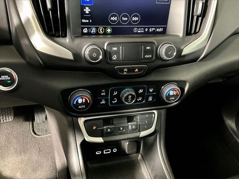 Used 2024 GMC Terrain SLT image 24