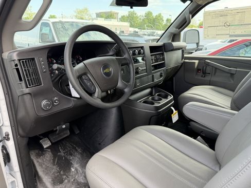 New 2026 Chevrolet Express 2500 Extended RWD image 11