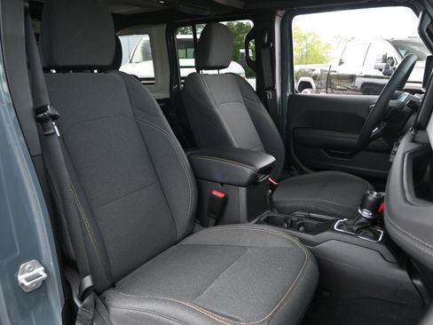 Used 2025 Jeep Wrangler Sahara image 17