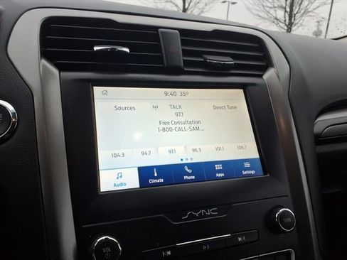 Used 2020 Ford Fusion SE image 15