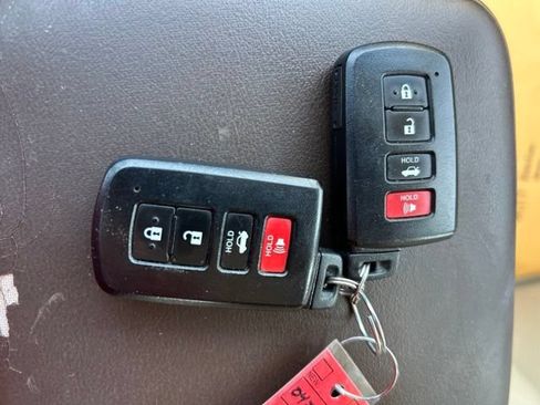 Used 2017 Toyota Avalon Limited FWD image 26
