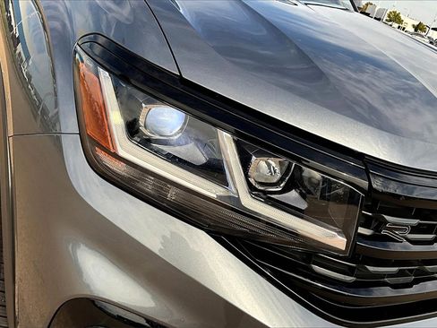 Used 2023 Volkswagen Atlas SEL R-Line image 31