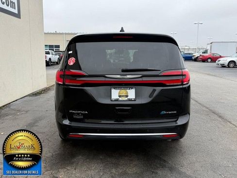 Used 2022 Chrysler Pacifica Touring-L w/ Uconnect Theater Family Group image 7