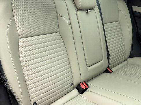 Used 2023 Land Rover Discovery Sport SE image 50