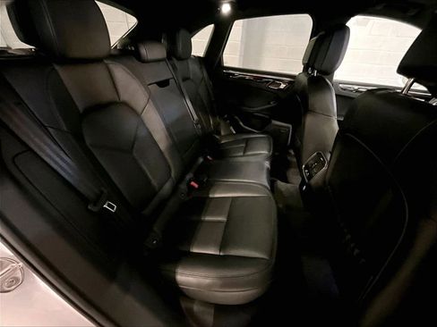 Used 2025 Porsche Macan image 21