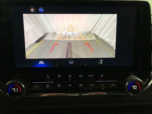 Used 2024 Chevrolet Colorado LT w/ LT Convenience Package III image 17