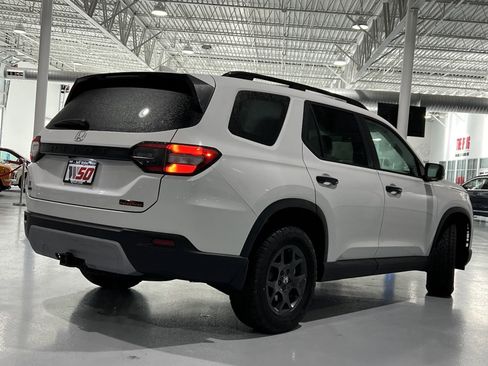New 2025 Honda Pilot TrailSport image 4