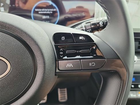 New 2025 Hyundai Elantra SEL image 6