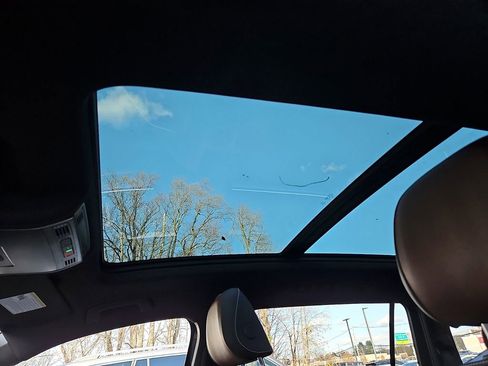 Used 2022 Volkswagen Tiguan SEL R-Line image 15