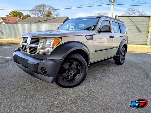 Used 2008 Dodge Nitro SXT image 3