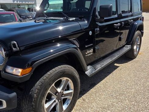 Used 2021 Jeep Wrangler Unlimited Sahara w/ Uconnect 4C Nav & Sound Group AWD/4WD image 4