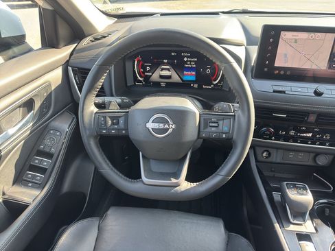 Used 2025 Nissan Rogue SL w/ SL Premium Package FWD image 13