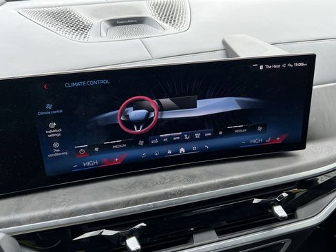 Used 2024 BMW X7 M60i w/ Executive Package image 22