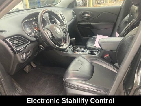 Used 2021 Jeep Cherokee Latitude Plus AWD/4WD image 12
